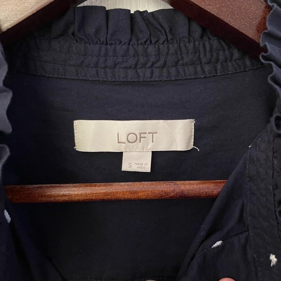 Never-Worn Ann Taylor LOFT Embroidered Heart Button-Down Blouse, Size Small. - Picture 6 of 7